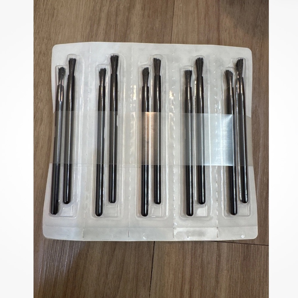 New In Box 70 Sterile Disposable Applicator Only Eyelash serum Brushes